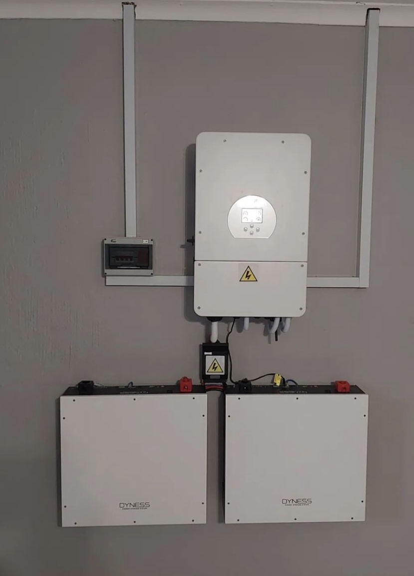 Deye 8kW with 2x 5.12 kWh Dyness (1)