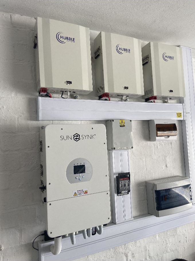 Sunsynk 8kW with 3x Hubble 5.5 kWh (1)
