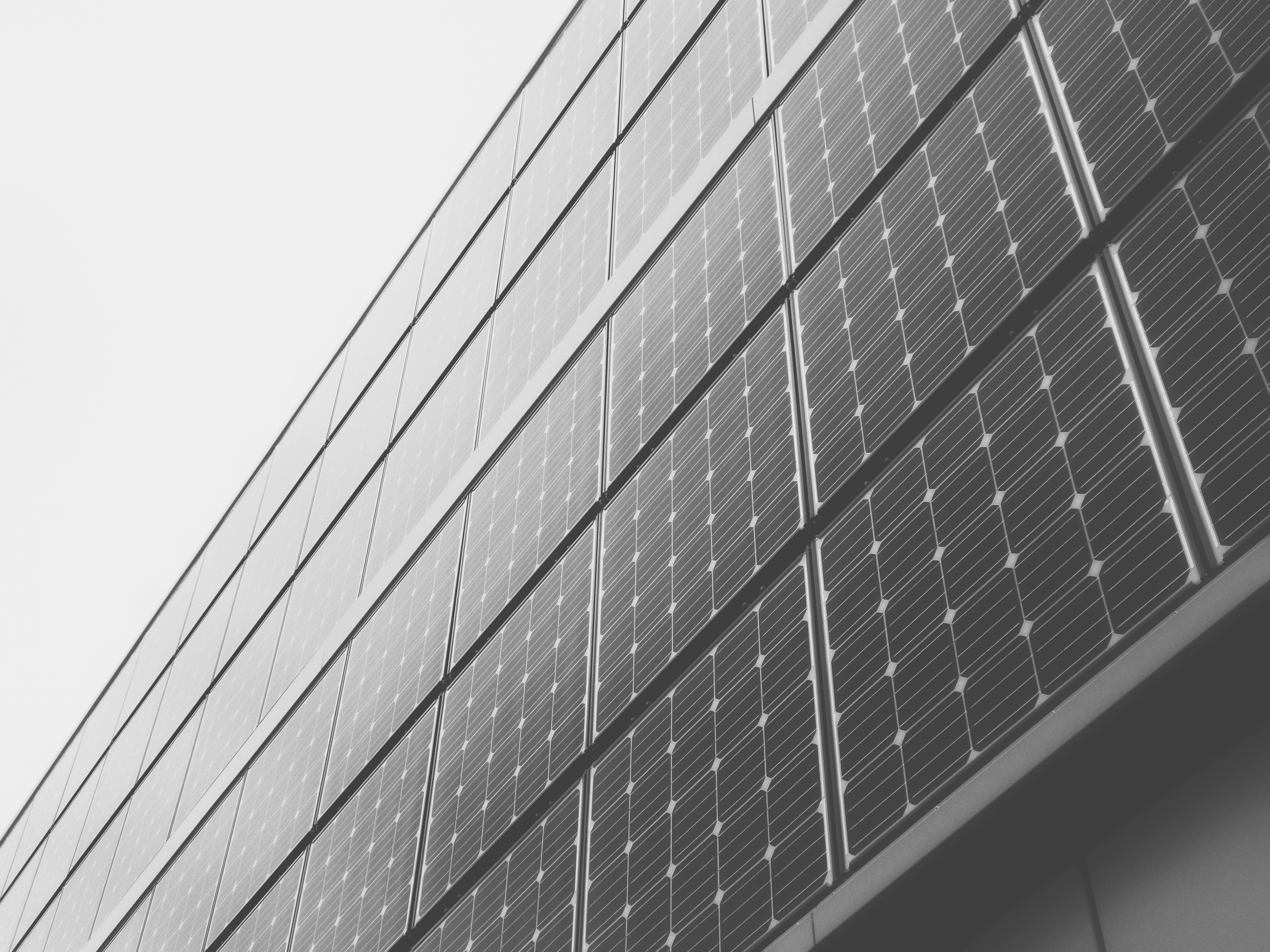 solar_panels_mounting_wall_01-min